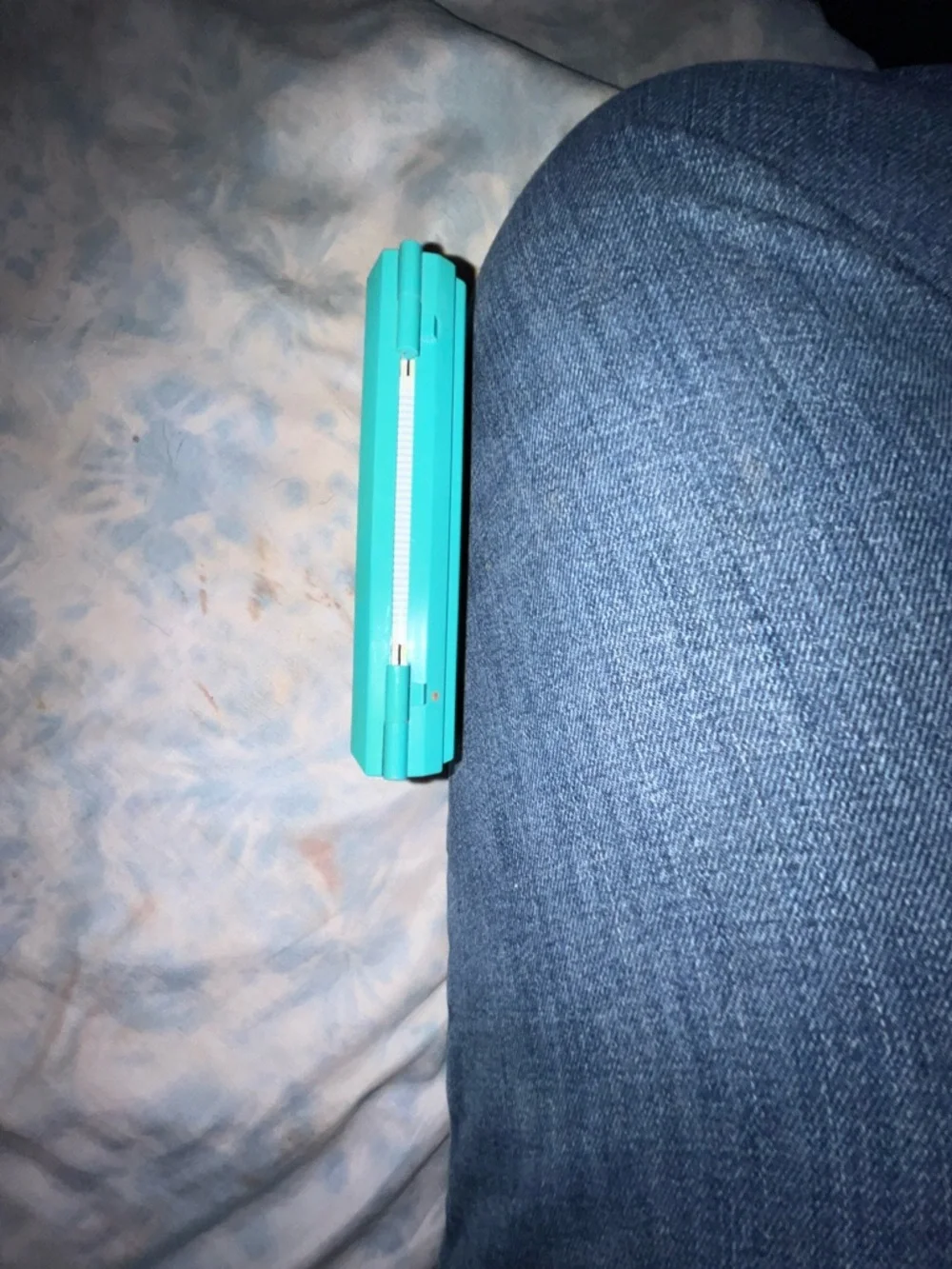 Nintendo Squish Clamshell Handheld in Teal, White and Red Buttons. Works